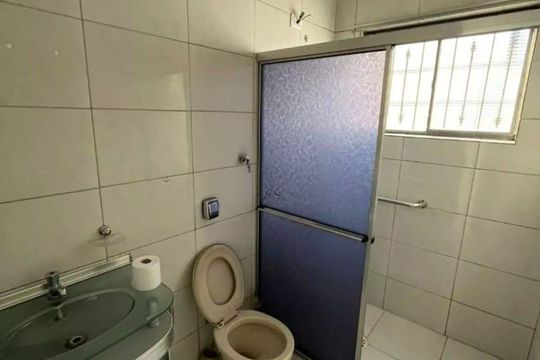 Banheiro de casa à venda com 1 quarto, 150m² em Jardim Fernandes, São Paulo