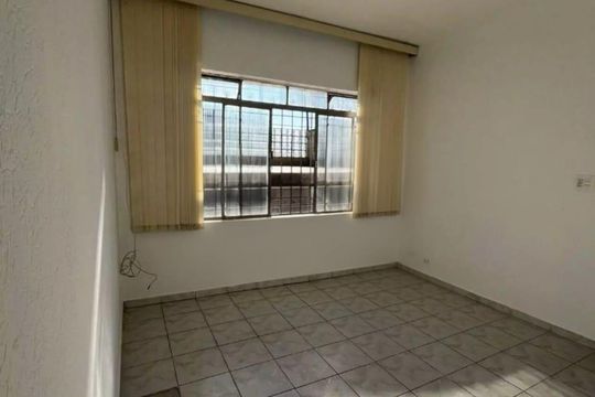 Sala de casa à venda com 1 quarto, 150m² em Jardim Fernandes, São Paulo