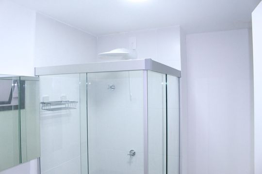Banheiro de kitnet/studio para alugar com 1 quarto, 24m² em Campos Elíseos, São Paulo