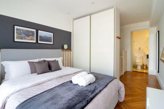 Quarto de apartamento à venda com 1 quarto, 57m² em Vila Olímpia, São Paulo