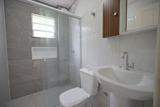 Banheiro de casa de condomínio para alugar com 3 quartos, 80m² em Jardim Atlântico, Florianópolis