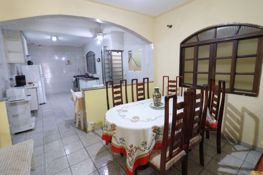 Cozinha de casa à venda com 4 quartos, 211m² em Jardim Dayaquinha, Osasco