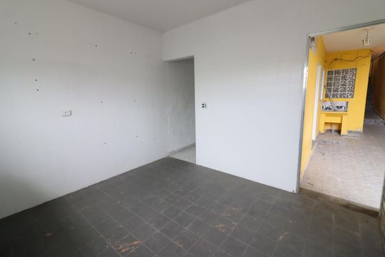 Cozinha 2 de casa à venda com 4 quartos, 211m² em Jardim Dayaquinha, Osasco