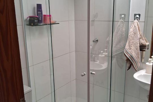 Banheiro de apartamento à venda com 2 quartos, 42m² em Vila Corberi, São Paulo