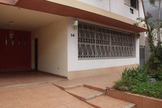 Garagem de casa para alugar com 3 quartos, 250m² em Ponta da Praia, Santos