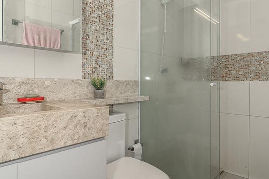 Banheiro de casa à venda com 2 quartos, 84m² em Sarandi, Porto Alegre