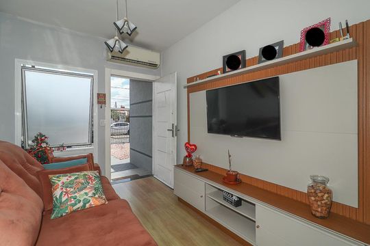 Sala de casa à venda com 2 quartos, 84m² em Sarandi, Porto Alegre