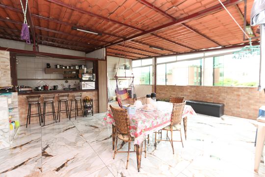 Apartamento à venda com 3 quartos, 130m² em Teixeira Dias (barreiro), Belo Horizonte
