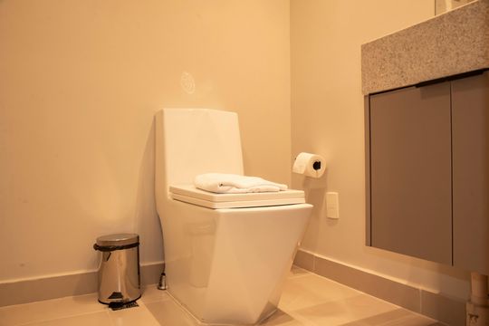 Banheiro de kitnet/studio para alugar com 1 quarto, 25m² em Vila Clementino, São Paulo