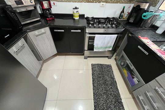 Cozinha  de casa à venda com 2 quartos, 66m² em Vila Carmosina, São Paulo