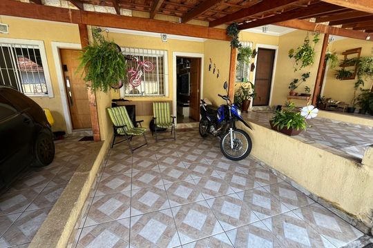 Garagem  de casa à venda com 2 quartos, 66m² em Vila Carmosina, São Paulo
