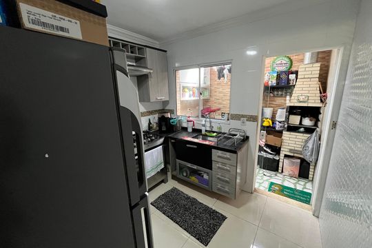 Cozinha  de casa à venda com 2 quartos, 66m² em Vila Carmosina, São Paulo