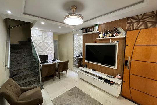 Sala  de casa à venda com 2 quartos, 66m² em Vila Carmosina, São Paulo