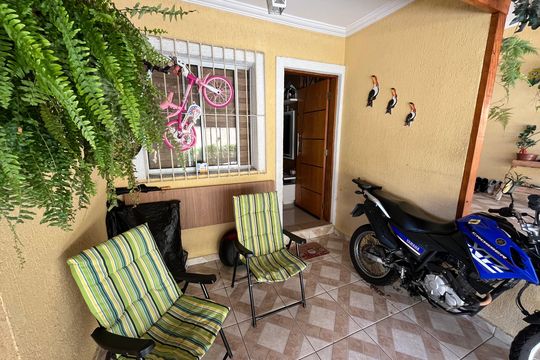 Garagem de casa à venda com 2 quartos, 66m² em Vila Carmosina, São Paulo