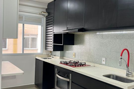 Cozinha de apartamento para alugar com 2 quartos, 45m² em Estância Jaraguá, São Paulo