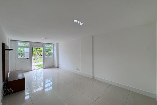 Sala de casa de condomínio à venda com 3 quartos, 480m² em Recreio dos Bandeirantes, Rio de Janeiro