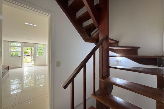 Sala de casa de condomínio à venda com 3 quartos, 480m² em Recreio dos Bandeirantes, Rio de Janeiro
