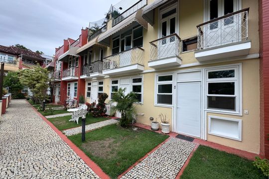 Fachada de casa de condomínio à venda com 3 quartos, 480m² em Recreio dos Bandeirantes, Rio de Janeiro