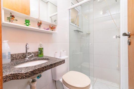 Banheiro de apartamento à venda com 2 quartos, 42m² em Jardim Triana, São Paulo