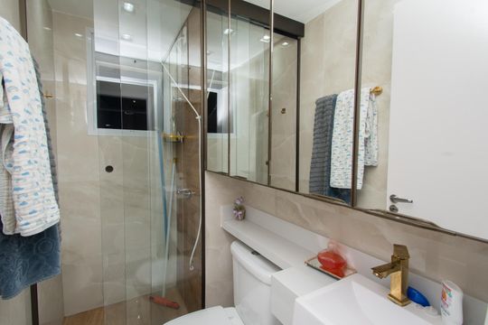 Banheiro de apartamento à venda com 2 quartos, 46m² em Jk, Contagem