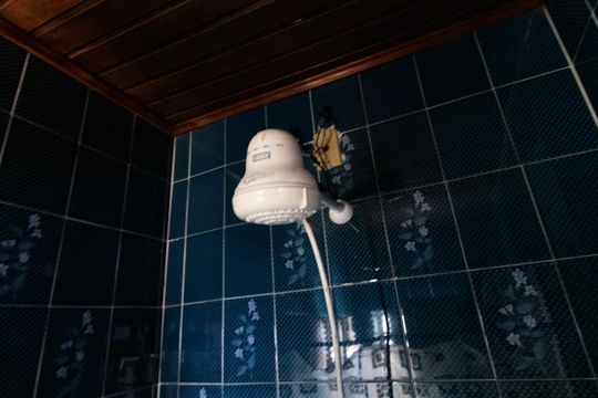 Banheiro do Quarto - Casa 2 de casa para alugar com 2 quartos, 208m² em Nonoai, Porto Alegre