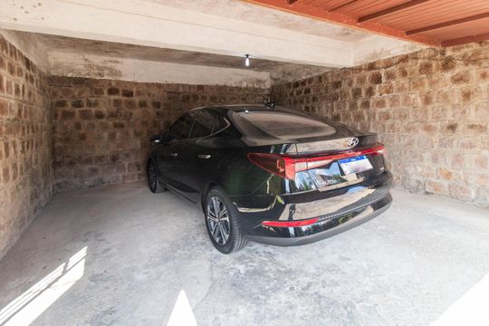 Garagem de casa para alugar com 2 quartos, 208m² em Nonoai, Porto Alegre