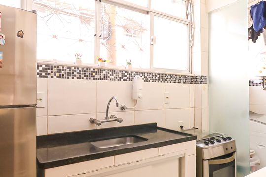 Cozinha de apartamento à venda com 2 quartos, 50m² em Inhaúma, Rio de Janeiro