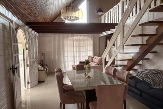 Sala de casa de condomínio para alugar com 3 quartos, 790m² em Cidade Paquelandia, Itaquaquecetuba