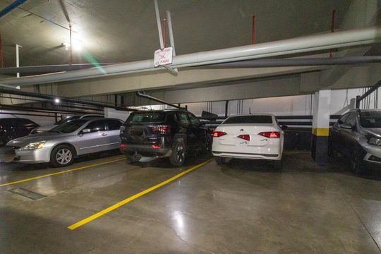 Garagem de apartamento à venda com 3 quartos, 145m² em Vila Itapura, Campinas