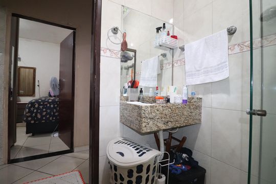 Banheiro de casa à venda com 2 quartos, 240m² em Vila Suíça, Santo André