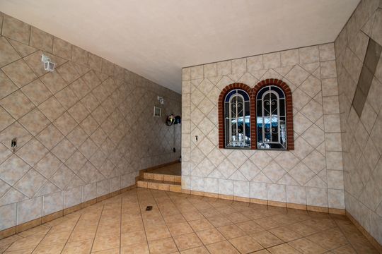 Garagem de casa à venda com 3 quartos, 110m² em Cidade Líder, São Paulo