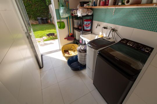 ÁREA DE SERVIÇO de casa de condomínio à venda com 2 quartos, 140m² em Parque Xangrilá, Campinas