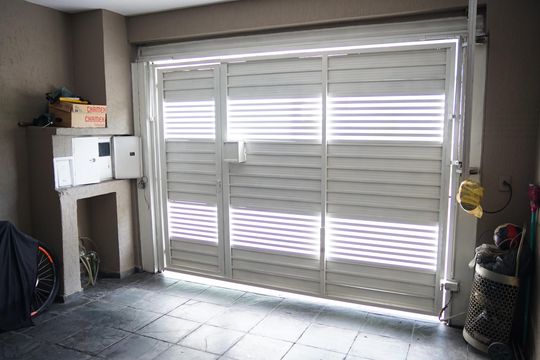 Garagem de casa à venda com 3 quartos, 150m² em Jardim Bom Clima, Guarulhos