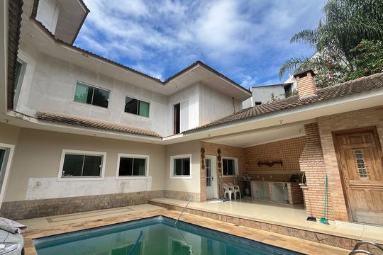 Casa à venda com 3 quartos, 426m² em Loteamento Arboreto dos Jequitibas (sousas), Campinas