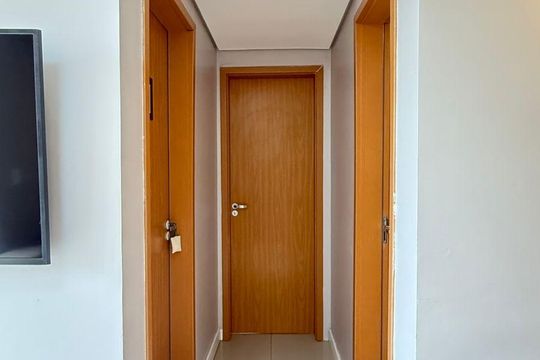 Corredor de apartamento à venda com 2 quartos, 49m² em Morro Santana, Porto Alegre