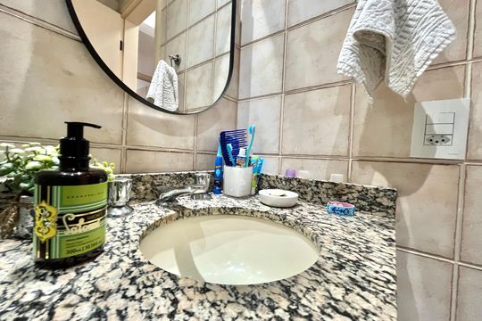 Banheiro Corredor de apartamento à venda com 3 quartos, 70m² em Vila Clementino, São Paulo