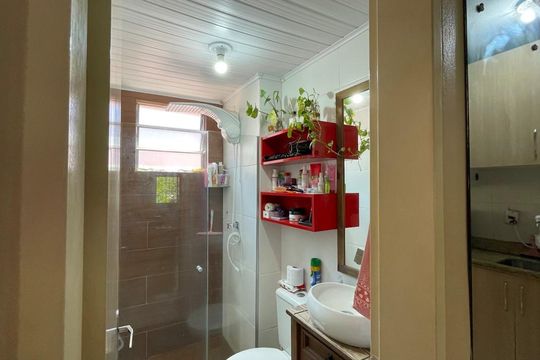 Banheiro de apartamento à venda com 2 quartos, 46m² em Canudos, Novo Hamburgo