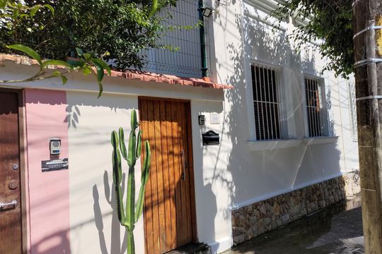Fachada de casa à venda com 4 quartos, 380m² em Jardim Botânico, Rio de Janeiro
