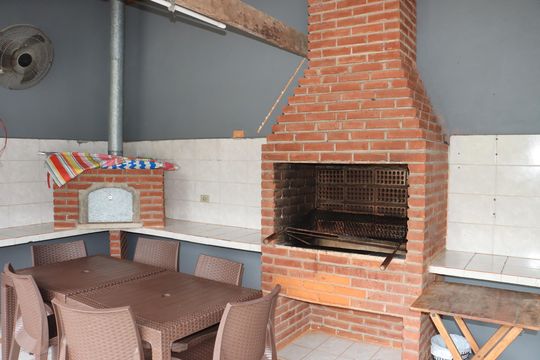 Casa para alugar com 4 quartos, 530m² em Jardim Santa Paula, Cotia