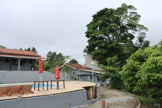 Casa para alugar com 4 quartos, 530m² em Jardim Santa Paula, Cotia