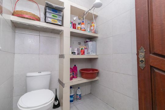Banheiro de casa à venda com 4 quartos, 300m² em Jardim Eliane, São Paulo