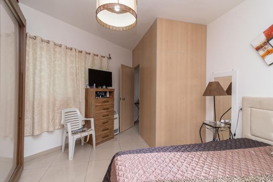 Quarto de casa à venda com 4 quartos, 300m² em Jardim Eliane, São Paulo