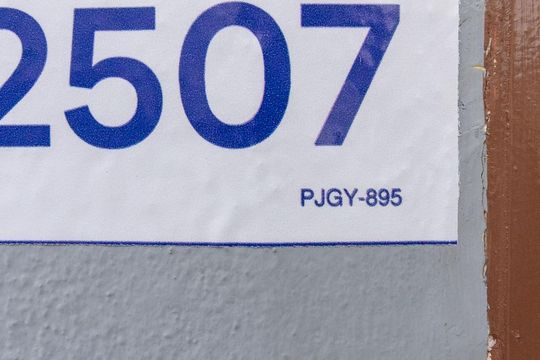 Plaquinha PJGY-895 de casa à venda com 4 quartos, 300m² em Jardim Eliane, São Paulo