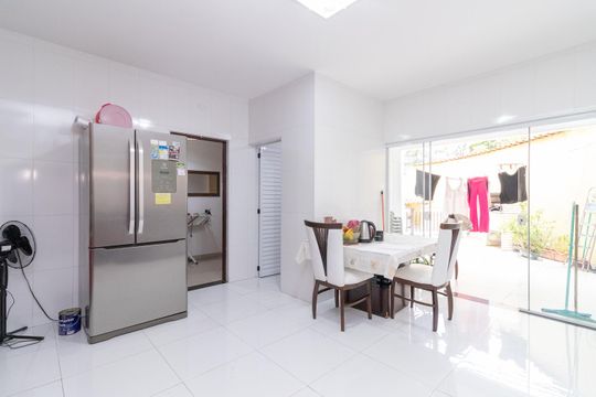Cozinha de casa à venda com 4 quartos, 300m² em Jardim Eliane, São Paulo