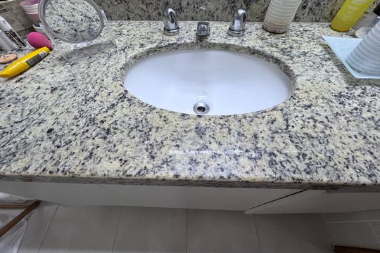 Suíte 2 - Banheiro de apartamento à venda com 4 quartos, 157m² em Recreio dos Bandeirantes, Rio de Janeiro