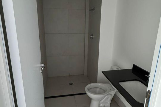Banheiro de kitnet/studio à venda com 1 quarto, 29m² em Perdizes, São Paulo