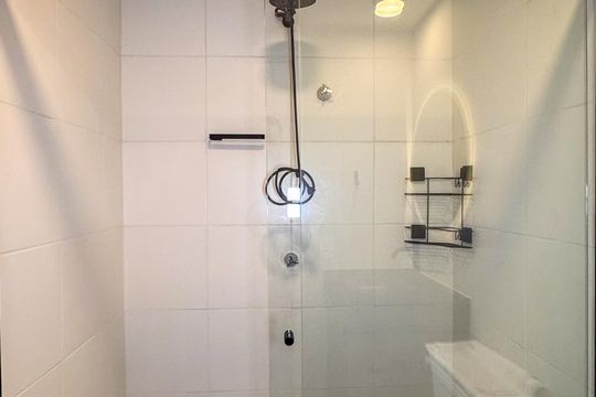 Banheiro de kitnet/studio à venda com 1 quarto, 26m² em Jardim das Acacias, São Paulo