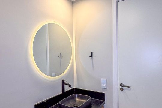 Banheiro de kitnet/studio à venda com 1 quarto, 26m² em Jardim das Acacias, São Paulo