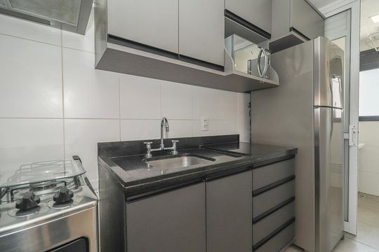 Cozinha de apartamento à venda com 1 quarto, 41m² em Jardim do Salso, Porto Alegre