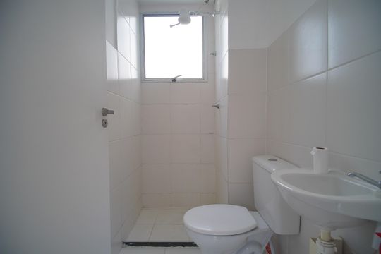 Banheiro de apartamento à venda com 2 quartos, 42m² em Santos Dumont, São Leopoldo